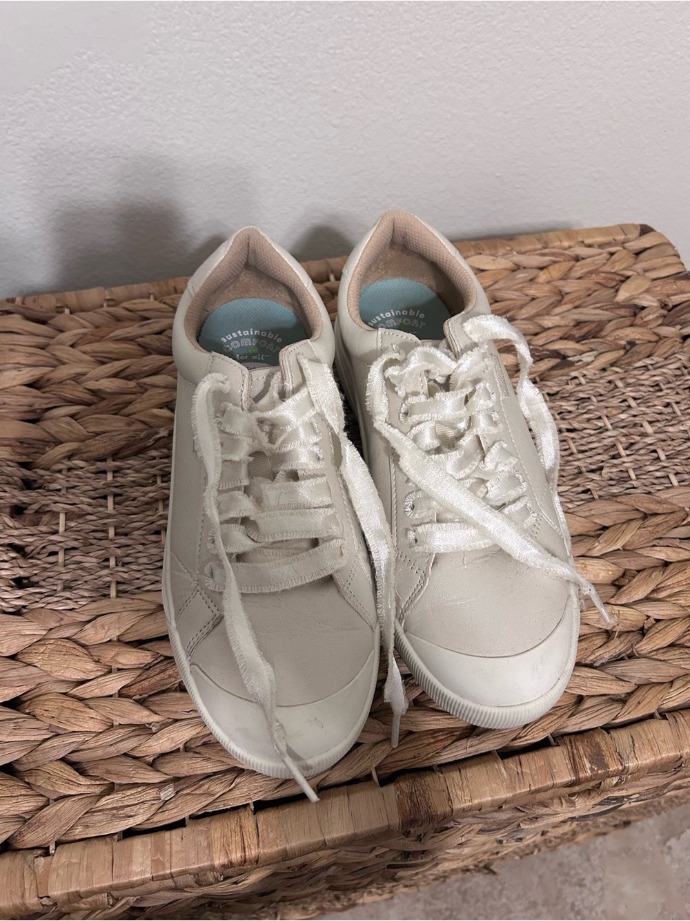 Dr. Scholl’s Cream Casual Lace-Up Sneakers Size 7.5